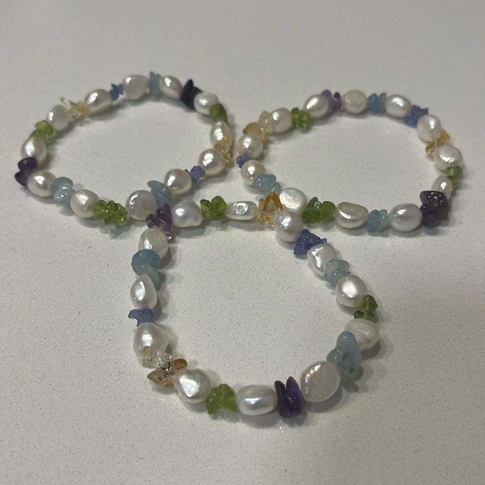 Set of three pearl bracelets